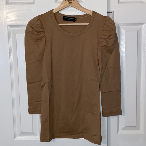 Tan Vesty Long Sleeve Crewneck
POMANDER PLACE - Picture 8 of 10